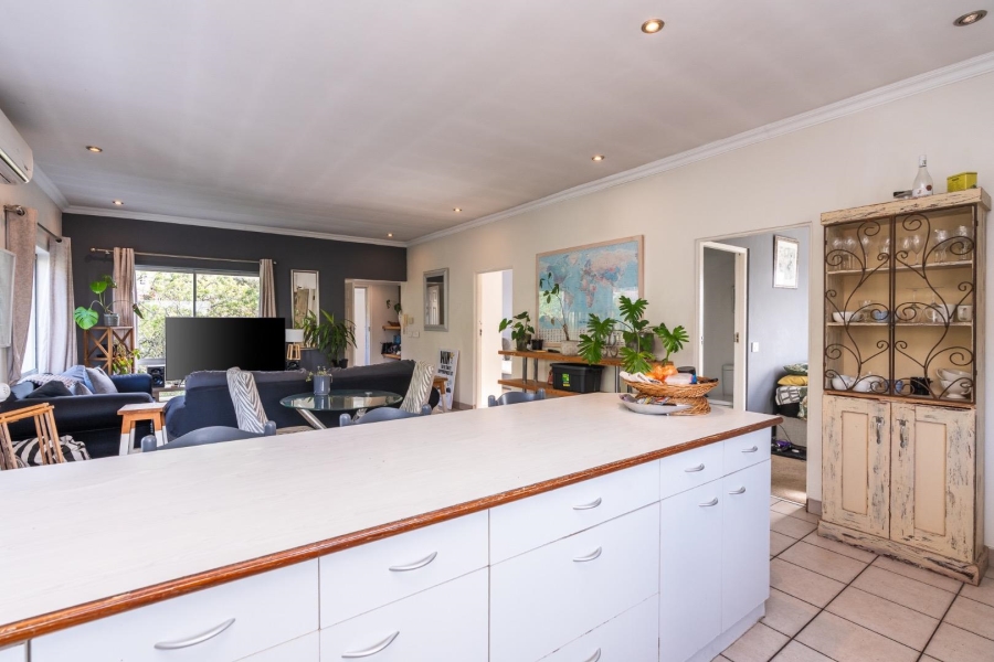 6 Bedroom Property for Sale in Vredehoek Western Cape